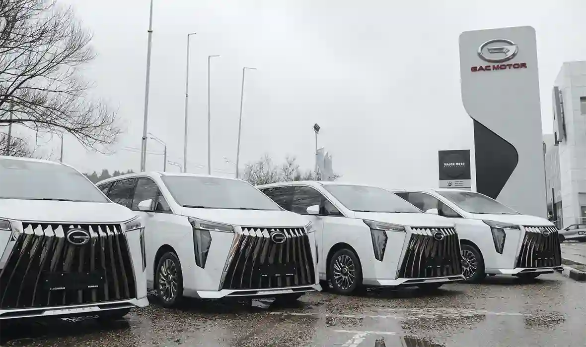 Новость GAC (GAC передал таксопарку «SIBTAXI» 170 премиальных минивэнов М8 для развития сегмента премиум-такси в России)
